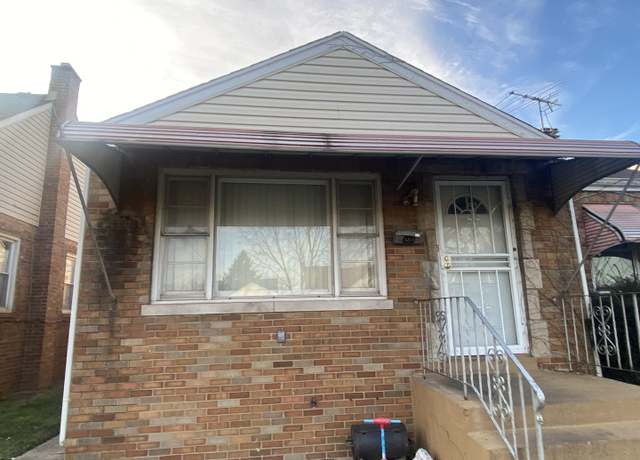 Property at 386 Paxton Ave, Calumet City, IL 60409, 4 beds, 3 baths