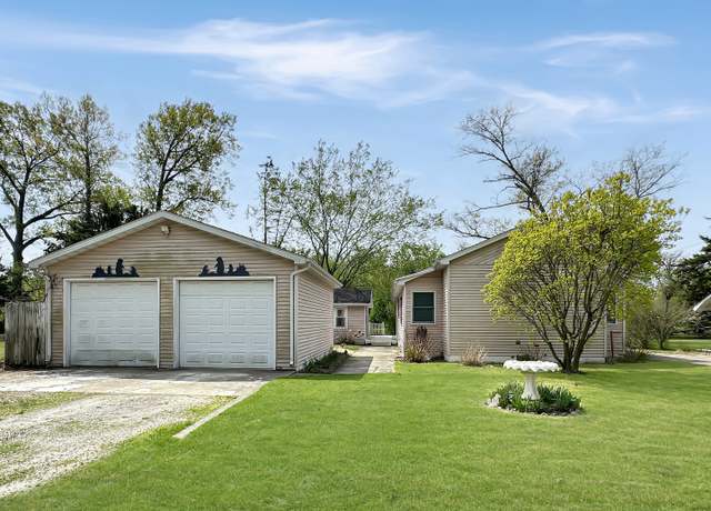 Property at 3268 Serpentine Dr, Momence, IL 60954, 2 beds, 2 baths