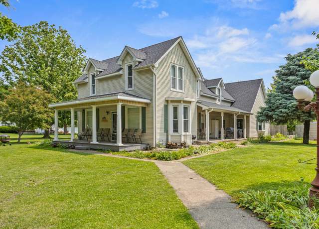 Property at 400 N North St, Argenta, IL 62501, 4 beds, 2.5 baths