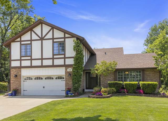 Property at 5760 Woodward Ave, Downers Grove, IL 60516, 5 beds, 3.5 baths
