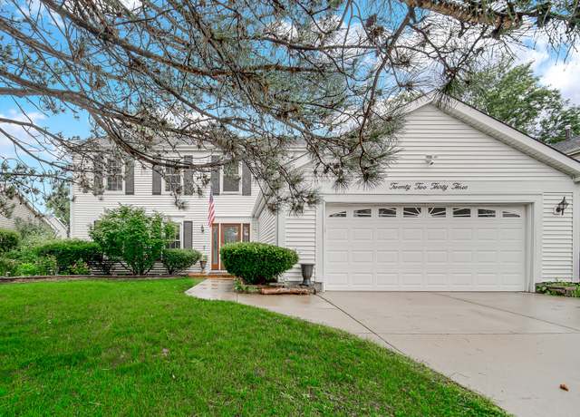 Property at 2233 Appleby Dr, Wheaton, IL 60189, 4 beds, 3.5 baths