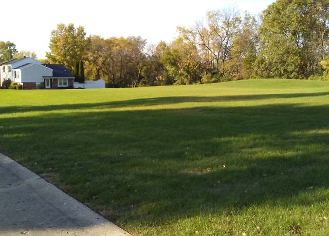 Property at 150 Carriage Hill Rd, Macomb, IL 61455