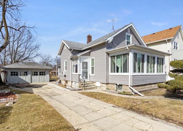 Property at 107 Willow Ave, Joliet, IL 60436, 3 beds, 1.5 baths
