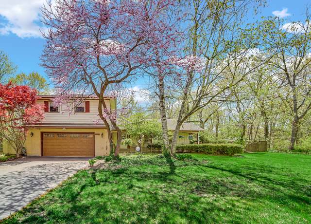 Property at 32381 N Forest Dr, Grayslake, IL 60030, 4 beds, 3 baths