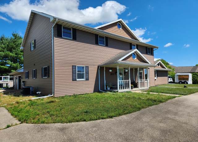 Property at 1275 Winn Rd, Sterling, IL 61081, 6 beds, 4.5 baths