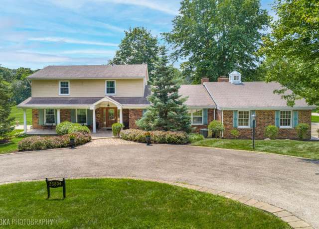 Property at 25839 W Sunset Rd, Barrington, IL 60010, 5 beds, 3 baths