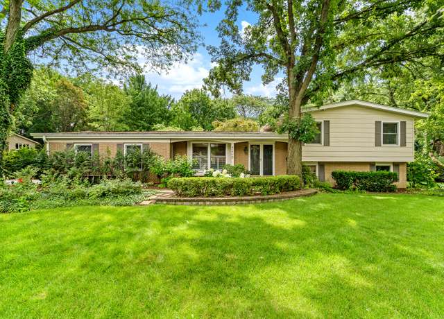 Property at 200 Blueberry Rd, Libertyville, IL 60048, 4 beds, 2 baths