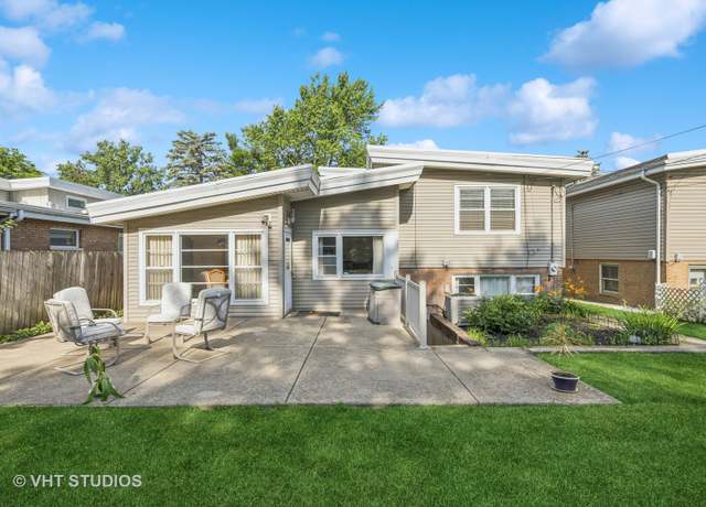 Property at 506 S Charleton St, Willow Springs, IL 60480, 5 beds, 2 baths