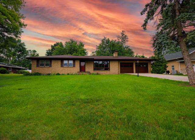Property at 706 Heatherhill Rd, Bloomington, IL 61704, 3 beds, 1 bath
