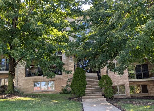 Property at 4407 Pershing Ave Unit 1S, Downers Grove, IL 60515, 2 beds, 2.5 baths