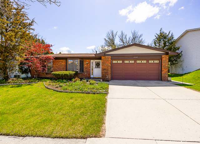 Property at 2509 Yellow Star St, Woodridge, IL 60517, 3 beds, 2 baths