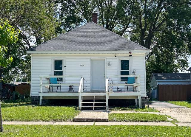 Property at 1213 W Beslin St, Urbana, IL 61801, 4 beds, 2 baths