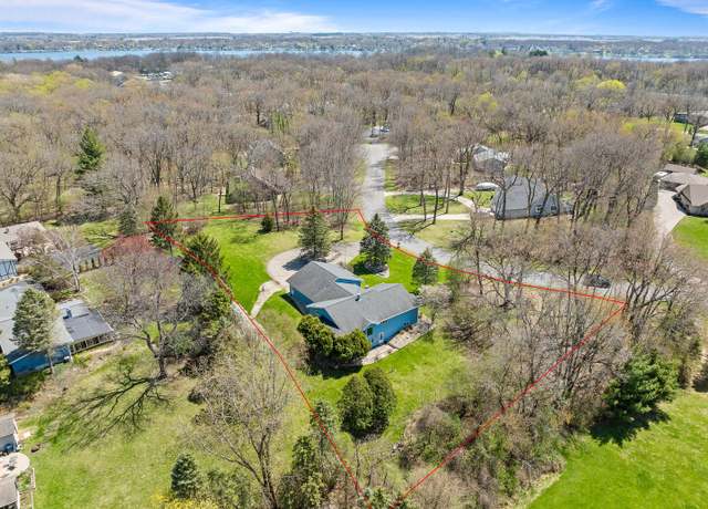 Property at 2026 Huntington Pl, Delavan, WI 53115, 3 beds, 4 baths