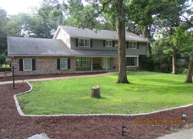 Property at 2702 Hoberg Dr, Joliet, IL 60432, 4 beds, 3 baths