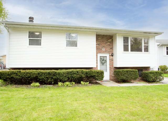 Property at 369 Maplewood Dr, Antioch, IL 60002, 3 beds, 2.5 baths
