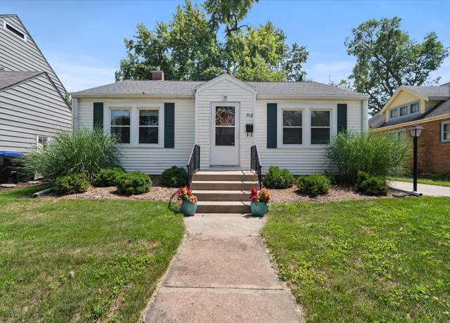 Property at 518 S Florence Ave, Bloomington, IL 61701, 2 beds, 2 baths