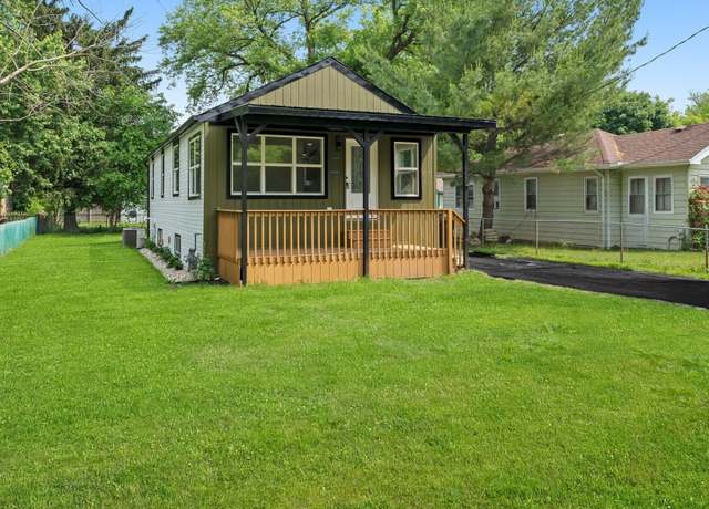 Property at 114 Maple St, Mchenry, IL 60051, 3 beds, 1.5 baths