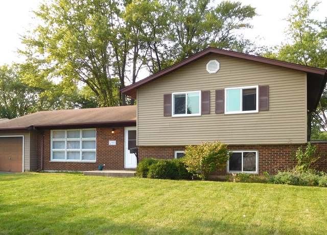 Property at 2514 Mitchell Dr, Woodridge, IL 60517, 3 beds, 2.5 baths