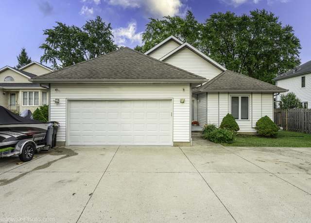 Property at 20739 N Weiland Rd, Prairie View, IL 60069, 3 beds, 3 baths