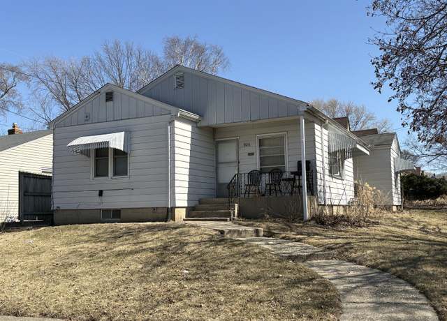 Property at 926 18th St, Rockford, IL 61104, 4 beds, 2 baths