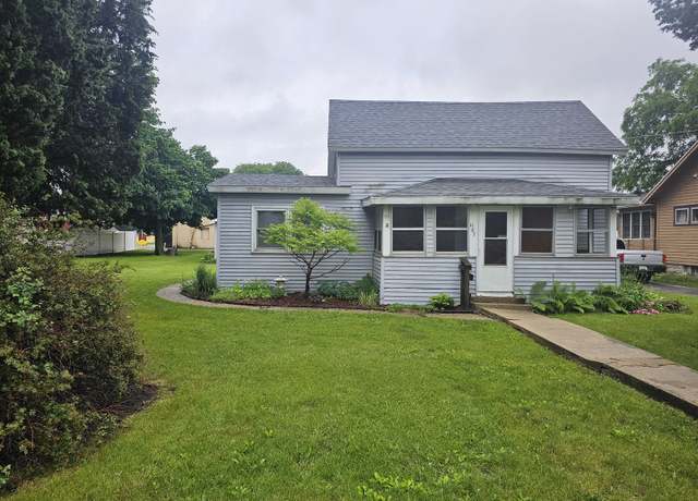 Property at 1107 W 5th St, Sterling, IL 61081, 2 beds, 1 bath