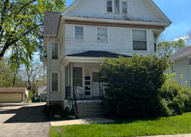 Property at 305 N View St, Aurora, IL 60506, 6 beds, 4 baths
