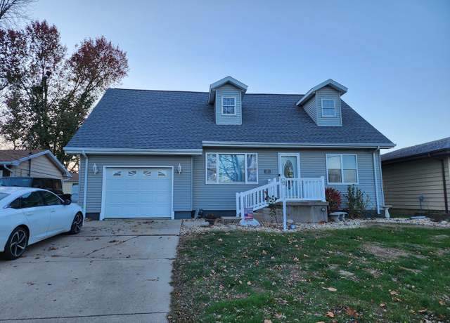 Property at 227 Palmer Ave, Lincoln, IL 62656, 4 beds, 2 baths