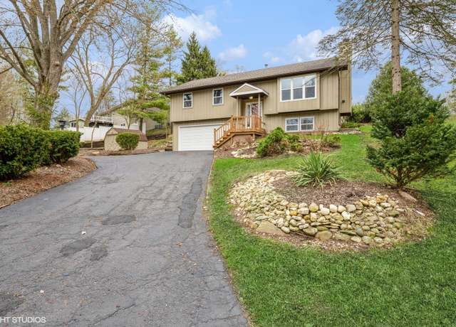 Property at 5312 Patton Dr, Wonder Lake, IL 60097, 3 beds, 2 baths