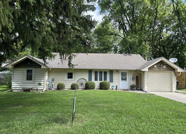 Property at 206 E Sycamore St, Normal, IL 61761, 4 beds, 1 bath
