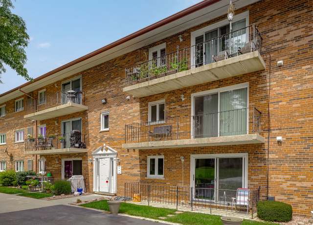 Property at 9420 Greenbriar Dr Unit 3H, Hickory Hills, IL 60457, 2 beds, 1.5 baths