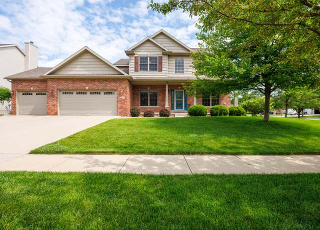 Property at 2814 Stevenson Dr, Bloomington, IL 61704, 5 beds, 3.5 baths
