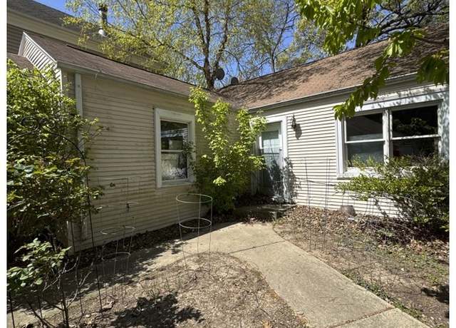 Property at 24062 N Overhill Dr, Lake Zurich, IL 60047, 3 beds, 2 baths
