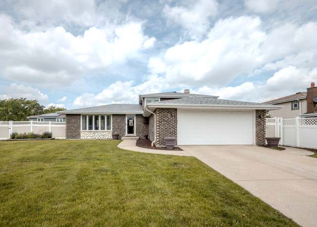Property at 8440 Anvil Pl, Tinley Park, IL 60487, 3 beds, 2 baths