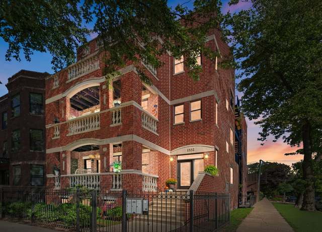 Property at 1532 W Wrightwood Ave #2, Chicago, IL 60614, 3 beds, 2 baths