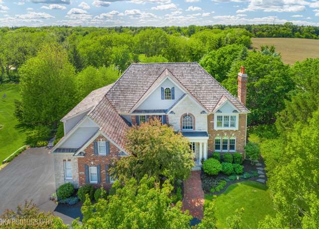 Property at 5605 Farmbrook Ln, Crystal Lake, IL 60014, 5 beds, 5 baths