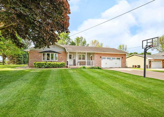 Property at 1619 Sharon Rd, Streator, IL 61364, 2 beds, 1.5 baths