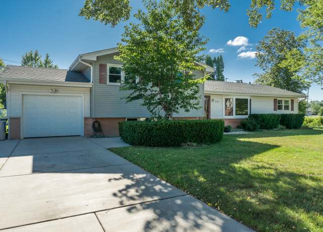 Property at 1105 S Evergreen Ave, Arlington Heights, IL 60005, 5 beds, 2.5 baths