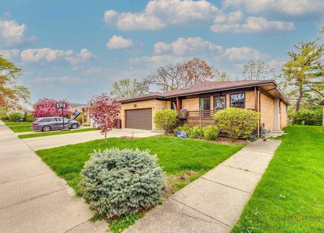 Property at 4234 Suffield Ct, Skokie, IL 60076, 4 beds, 3.5 baths