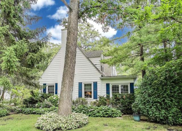 Property at 1667 Sunnyside Ave, Highland Park, IL 60035, 4 beds, 3 baths