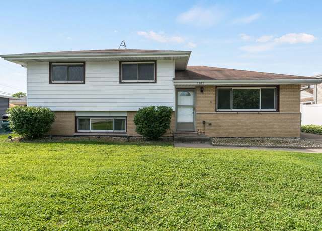 Property at 7305 W 75th St, Bridgeview, IL 60455, 3 beds, 1.5 baths