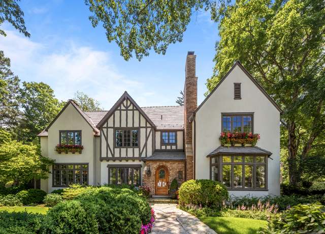 Property at 701 E Center Ave, Lake Bluff, IL 60044, 4 beds, 4.5 baths