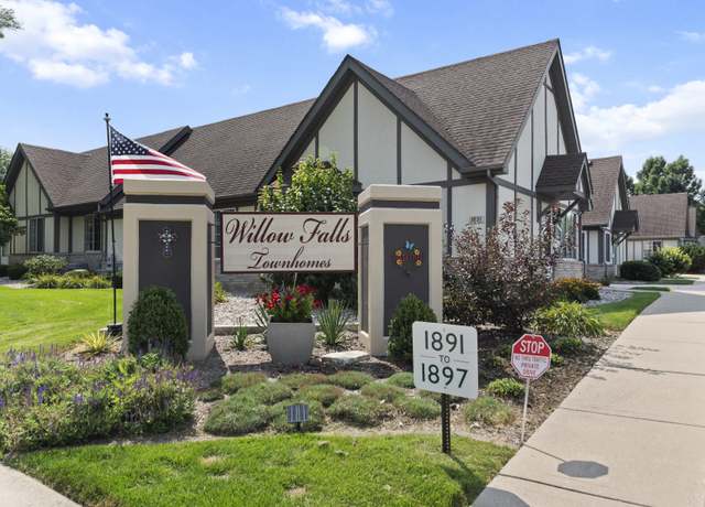 Property at 1891 Willow Circle Dr, Crest Hill, IL 60403, 2 beds, 2 baths