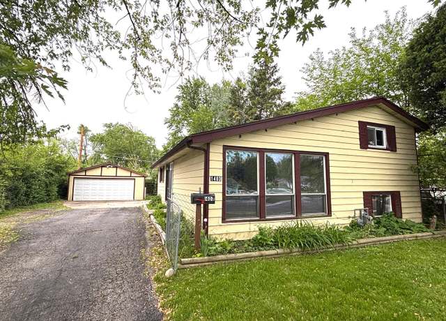 Property at 1403 Kings Rd, Carpentersville, IL 60110, 3 beds, 1 bath