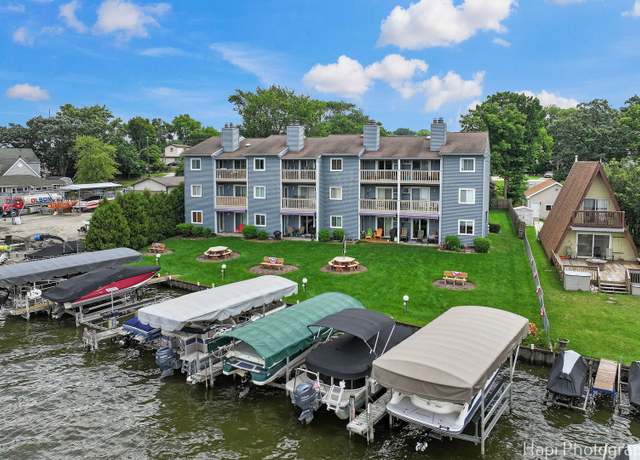 Property at 52 N Pistakee Lake Rd #4, Fox Lake, IL 60020, 2 beds, 1 bath