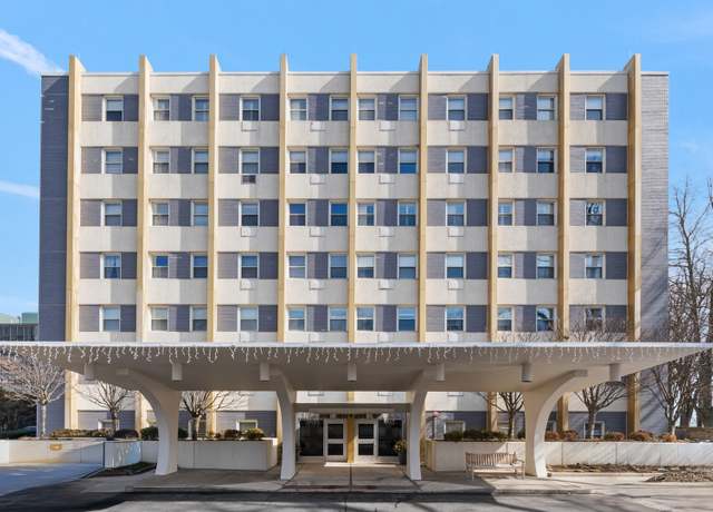 Property at 1410 Sheridan Rd Unit 2B, Wilmette, IL 60091, 3 beds, 3 baths