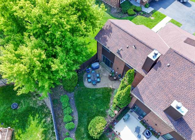Property at 650 Cress Creek Ln, Crystal Lake, IL 60014, 2 beds, 1.5 baths