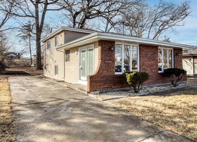 Property at 16128 Latrobe Ave, Oak Forest, IL 60452, 3 beds, 2 baths