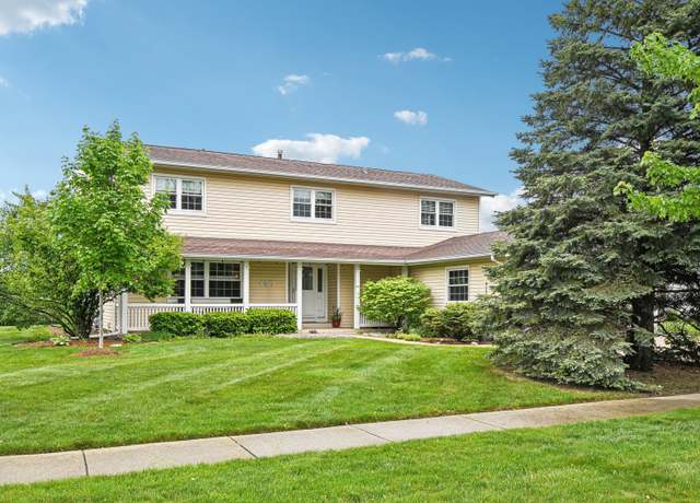 Property at 450 Banbury Ave, Elk Grove Village, IL 60007, 5 beds, 2.5 baths