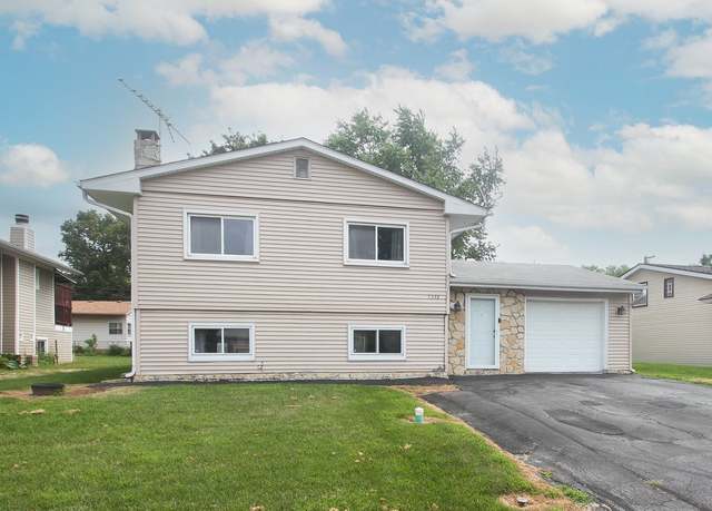 Property at 2322 Arrow St, Carpentersville, IL 60110, 4 beds, 2 baths