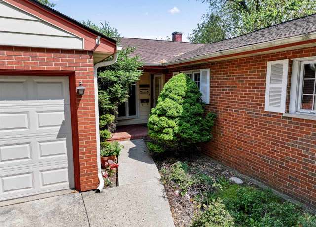 Property at 137 N Clark Dr, Palatine, IL 60074, 4 beds, 3 baths